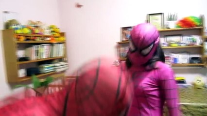 SPIDERMAN vs JOKERGIRL! Девушка Джокер потеряла глаз/Человек паук в реальной жизни/Мультик Baby toys