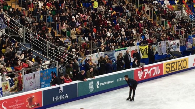 Yuzuru Hanyu 羽生結弦 Rostelecom 2017 21.10 entering the arena