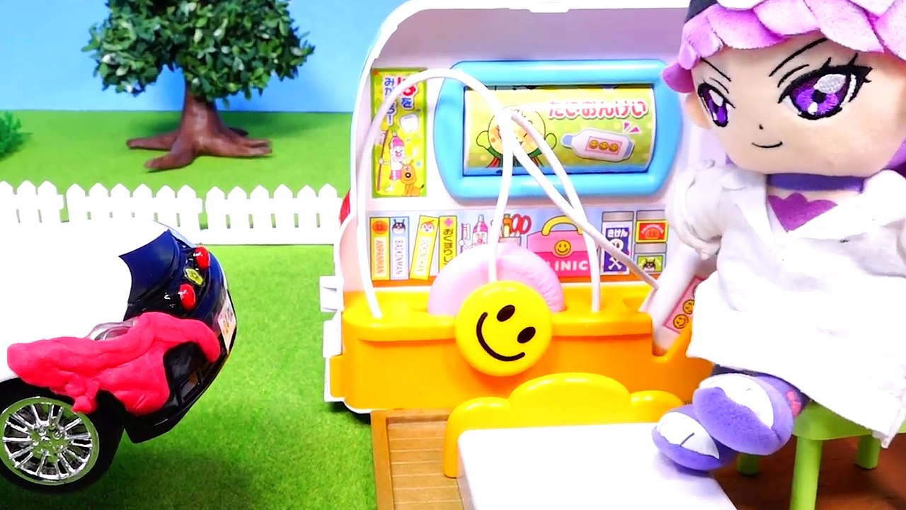 プリキュアアラモード❤️キュアマカロンがお医者さんに変身！アンパンマンを注射で治療！はたらくくるまの病気も治すよ！病院 おままごと 注射器 救急車 診察 スライム ねんど おもちゃアニメ