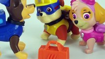 PATRULHA CANINA ROCKY TOMA BANHO CHASE, SKY E RUBBLE FORAM PRESO PORTUGUES PAW PATROL BEST LEARNING