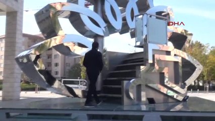 Bursa Bu Kulede Her Gün Aynı Saatte Şiir Okunuyor