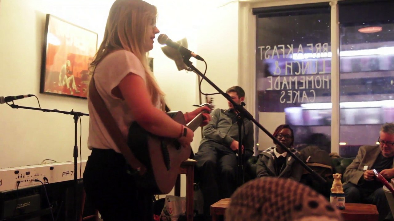 21-10-17 at Salt Cafe Zoe Newton