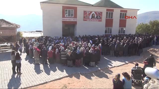 Tokat İstanbul'daki Kazada Ölen Genç Kız Tokat'ta Toprağa Verildi