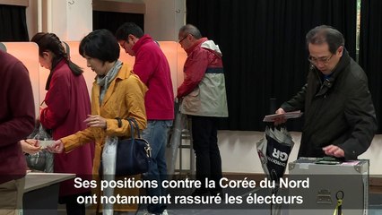 Les japonais bravent la pluie pour aller voter (2)
