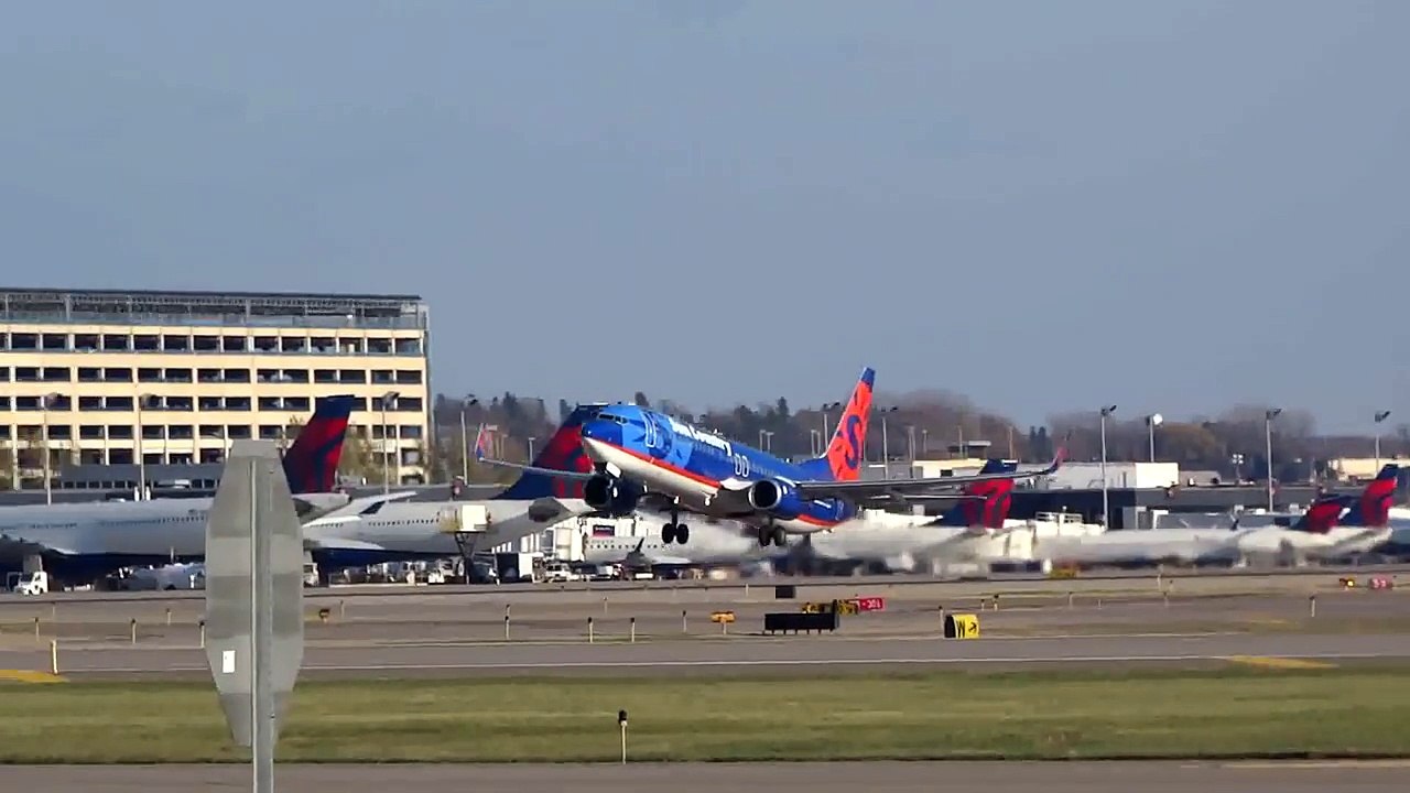 (HD) Joy of Plane Spotting - Watching Airplanes Minneapolis St. Paul International Airport