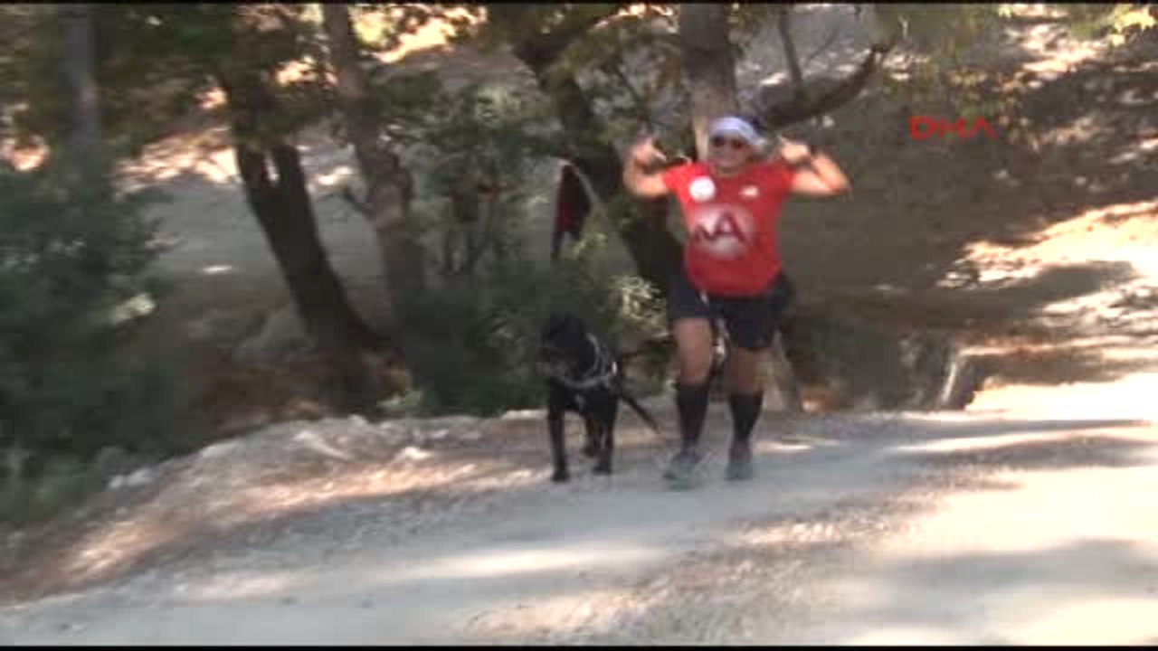 İzmir Hasta Oğlu İçin Farkındalık Koşusu Düzenledi