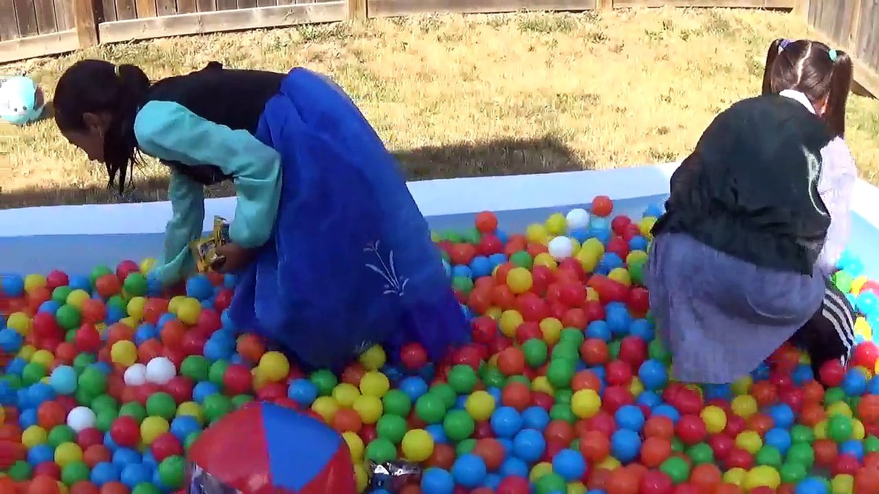 JOKER GIRL POOL BALL PIT Water Balloon Fight vs FROZEN ANNA Kids TOYS TO SEE