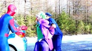 Spiderman, Fozen Elsa & Anna, Pink Spidergirl vs Joker! Hamburger Prank! Real Life Superhero Fun :)