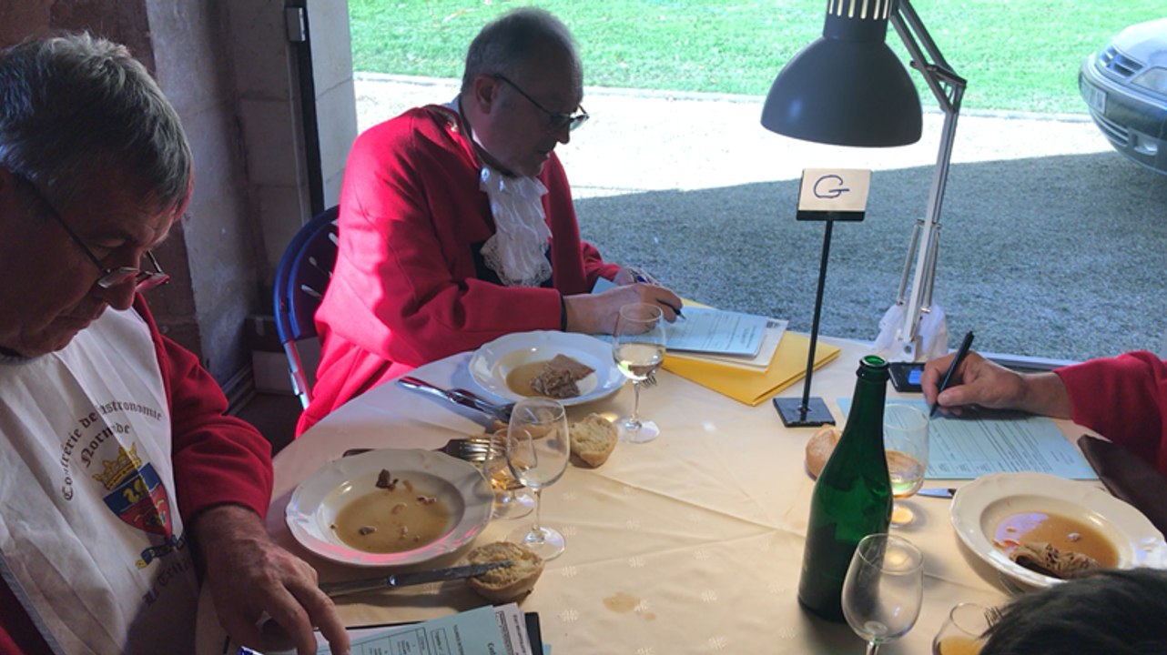 Championnat du monde de tripes à la mode de Caen : comment travaillent les jurats de la Tripière d’or?