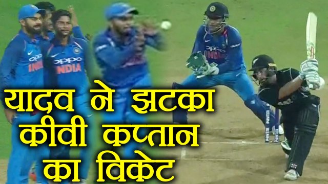 India Vs NZ 1st ODI: Kuldeep Yadav gets Kane Williamson on 6 | वनइंडिया हिंदी