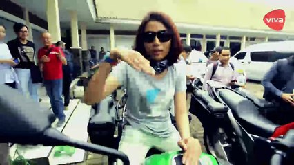 Bikers Wanita VIVA.co.id Menerjang Pasir Berbisik Bromo