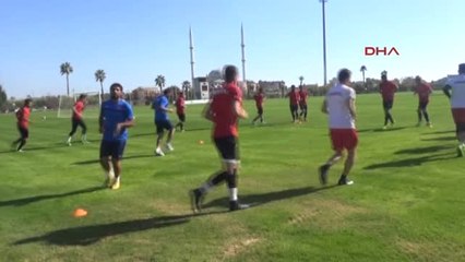 Bakan Çavuşoğlu'dan İşitme Engelliler Futbol Milli Takımı'na Ziyaret