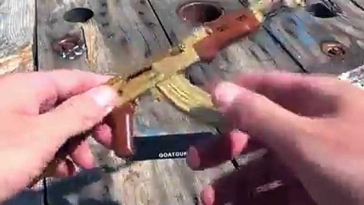 أصغر كلاشنكوف ذهبي   AK47 The smallest golden kalashnikov