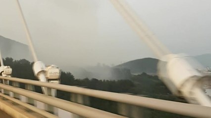 여수 조립식 건물 화재 산불로 번져...500㎡ 피해 / YTN