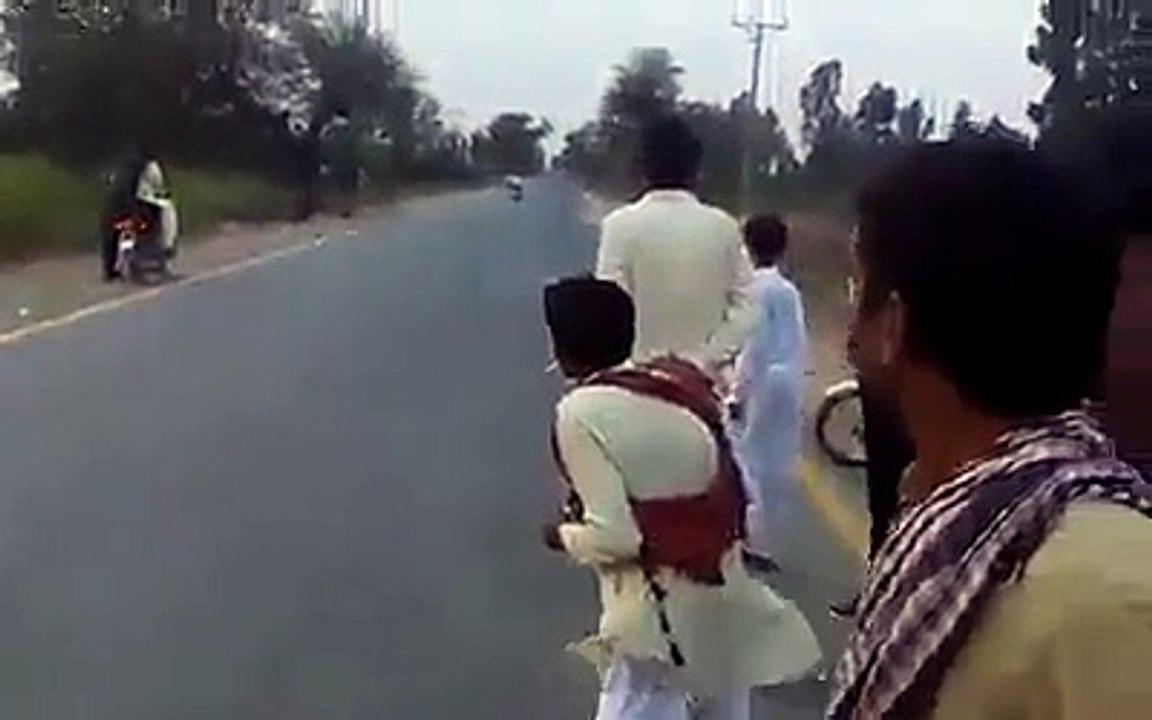 jb kch loog auukat sy bahir ho jaty hain to wo kaise dosrn k lia aazaab ka baaes bnty hain