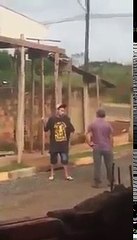 ; LETHAL;GUN;LORD; YOUNG AGGRESSION TO A PERSON AND YOU DO NOT BELIEVE WHAT YOU SEE FOR DEFENSE (LORD ARMAMORTAL JOVEN AGREDE A UNA PERSONA Y NO CREERAS LO QUE SACA PARA DEFENDERSE)