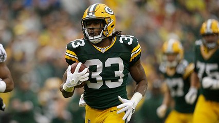 Aaron Jones breaks free nearly untouched up middle for 46-yard TD