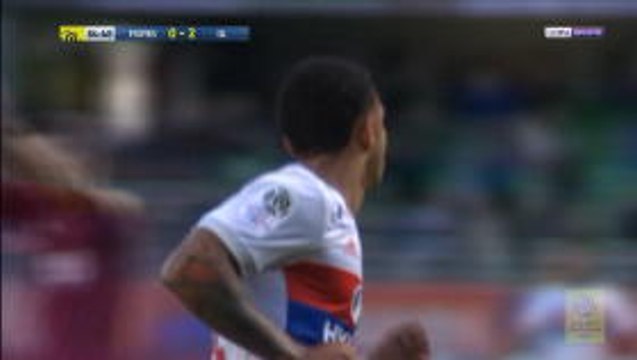 Memphis stars with hat-trick in Lyon rout