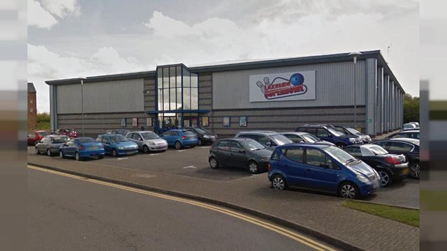 Nuneaton (GB): uomo armato con ostaggi in bowling, arrestato