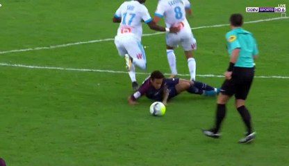 لقطة طرد لنيمار امام مرسيليا