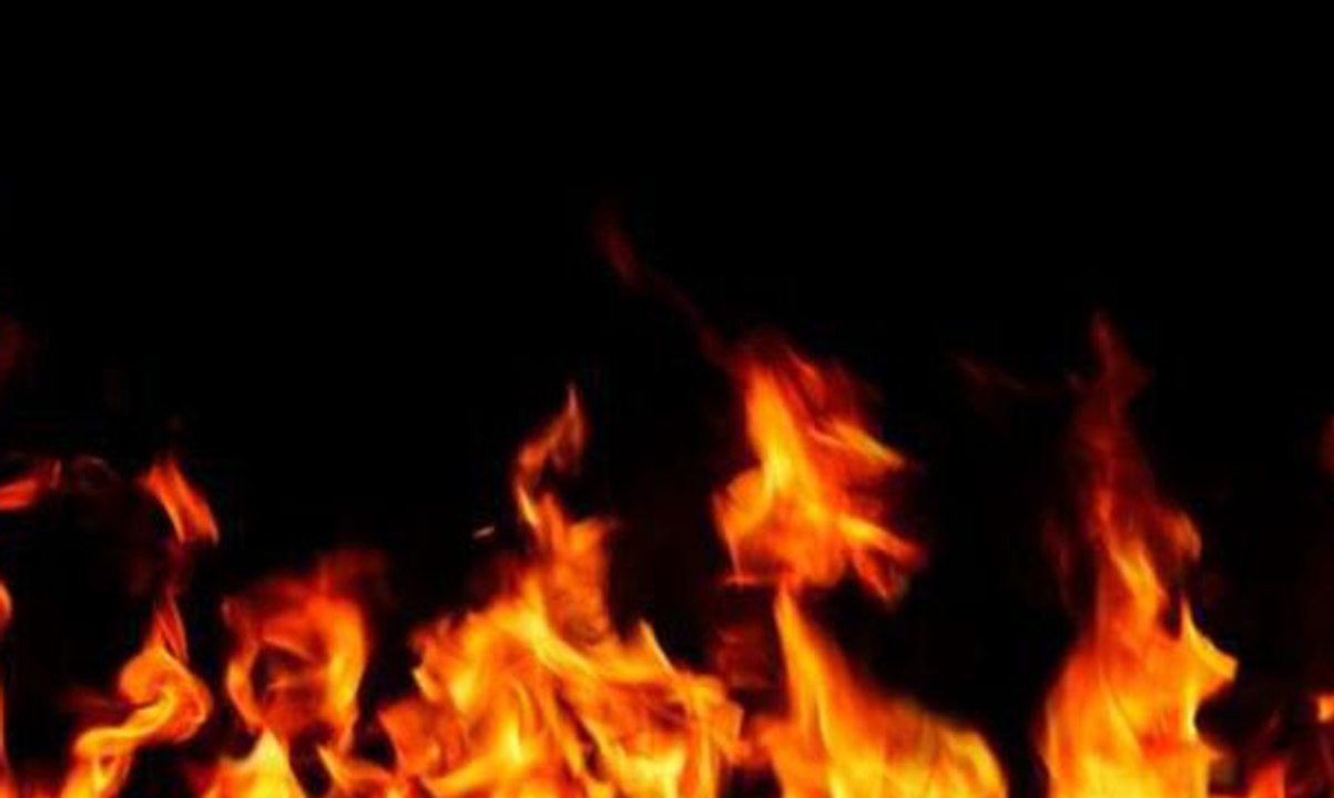 Warga Panik, Terjadi Ledakan dari Kabel Listrik