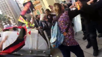 Guarda Municipal de Porto Alegre (RS), entra em confronto com servidores e restabelece a lei e a ordem  PT1