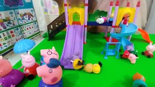 domuz peppa parkta , yeni karakterler ile birlikte oynuyorlar, eğlenceli çocuk videosu