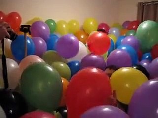 650 Balloons in one room
