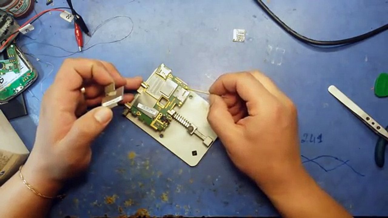 Ремонт телефона Huawei Ascend Mate(MT1-U06). Замена SIM-коннектора