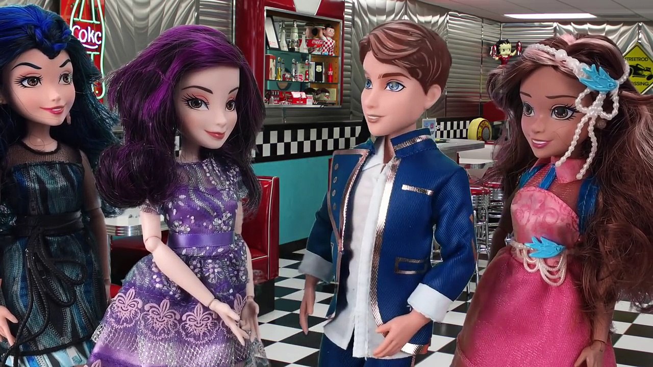 Descendants Mal and Ben Break Up or Stay Together? With Descendants Evie and Audrey