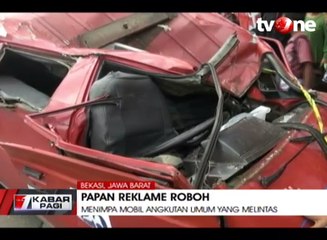Papan Reklame Timpa Angkutan Umum, Pengemudi Luka Parah