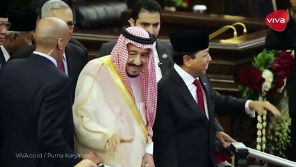 Saat Pengawal Botak Raja Salman Terjepit Wanita Cantik