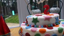 Cómo hacer una tarta de cumpleaños fondant fácil (paso a paso)