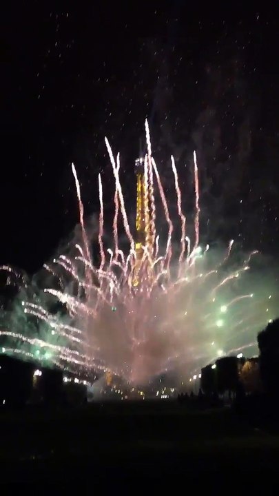 Paris : Feu d'artifice à la Tour Eiffel (22-10-2017)