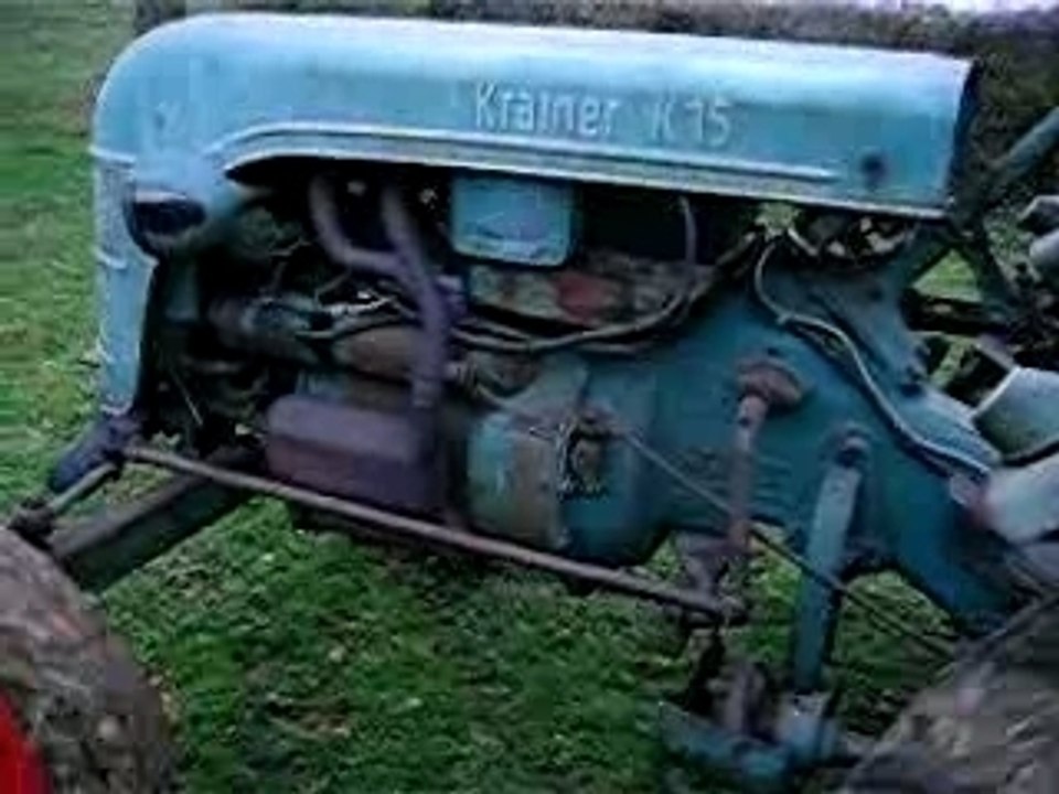 Tracteur Kramer dans les champs