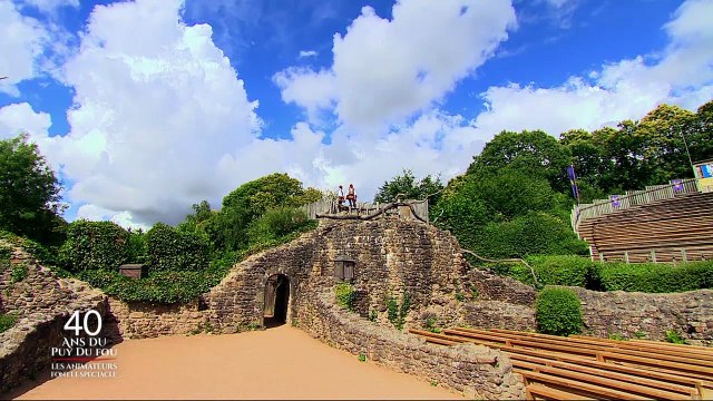 Ophélie Meunier devient fauconnière pour les 40 ans du Puy du Fou diffusés mercredi soir sur M6 - Regardez