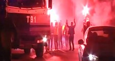 Fenerbahçeli Taraftarlar, G.Saray Deplasmanından 1 Puanla Dönen Takımı Meşaleyle Karşıladı