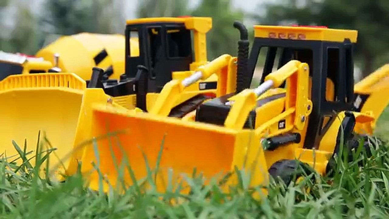 Treasure Hunt Part 4 - Construction Digger toys in ion finding the treasure