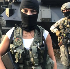 Yelek Giyip Silah Kuşanan Survivor Sabriye, Özel Time Moral Verdi