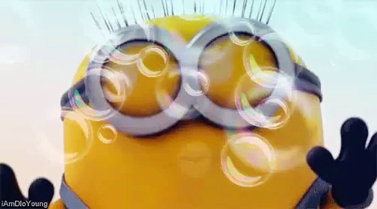 меня  ц елует    меньён❓