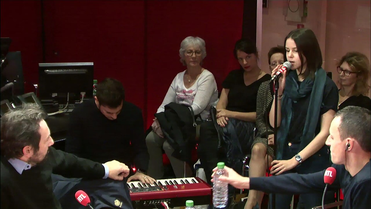 Marina kaye chante "Something" dans A La bonne Heure