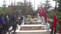 Bitlis Ahlat'ta Ülkücü Gençler Çevre Temizliği Yaptı