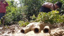 Wow! Amazing Smart Brothers Catch Big Snakes Using Bamboo Pipe Trap