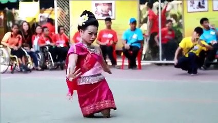 Cô gái không chân biểu diễn như vũ công chuyên nghiệp