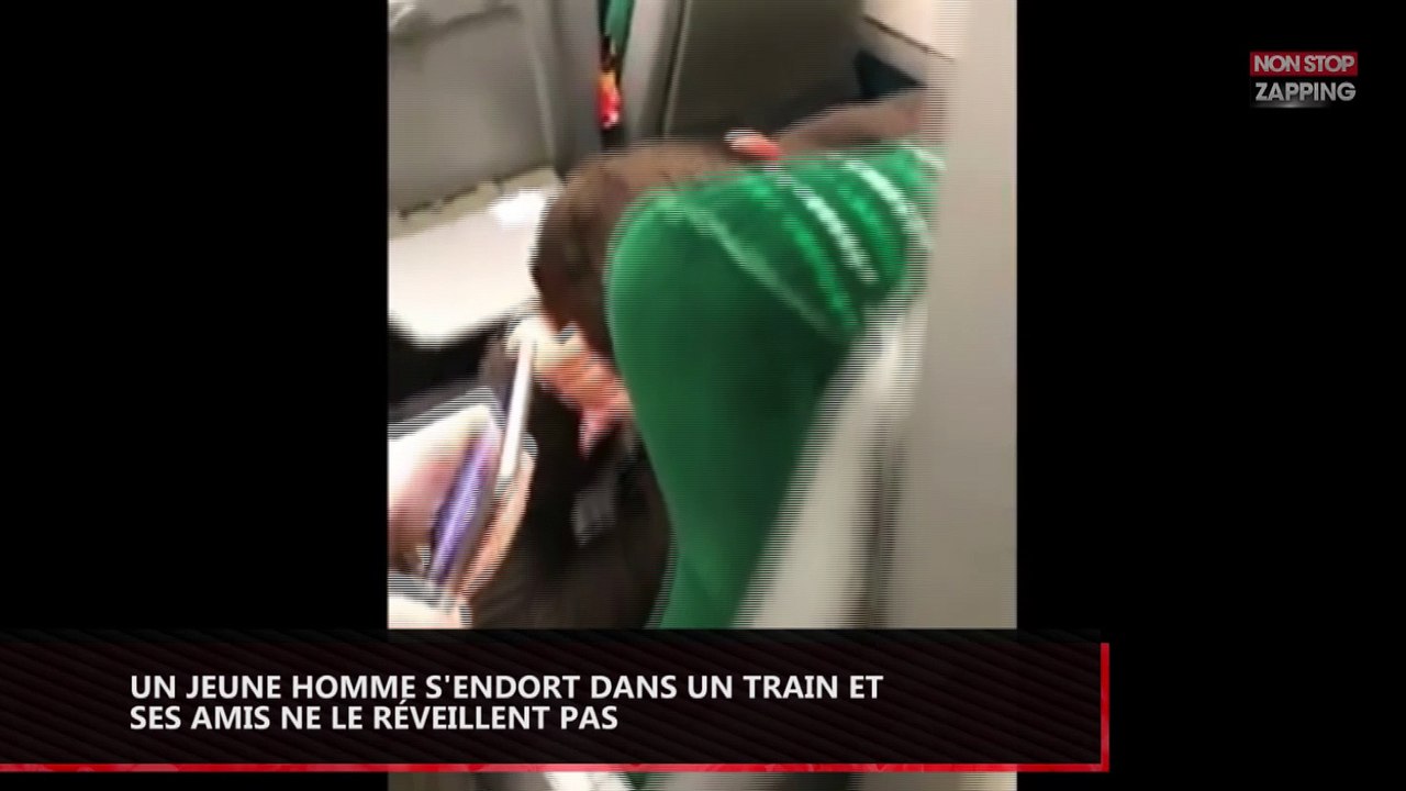 Ce jeune homme s'endort dans un train et ses amis lui font une petite blague (vidéo)