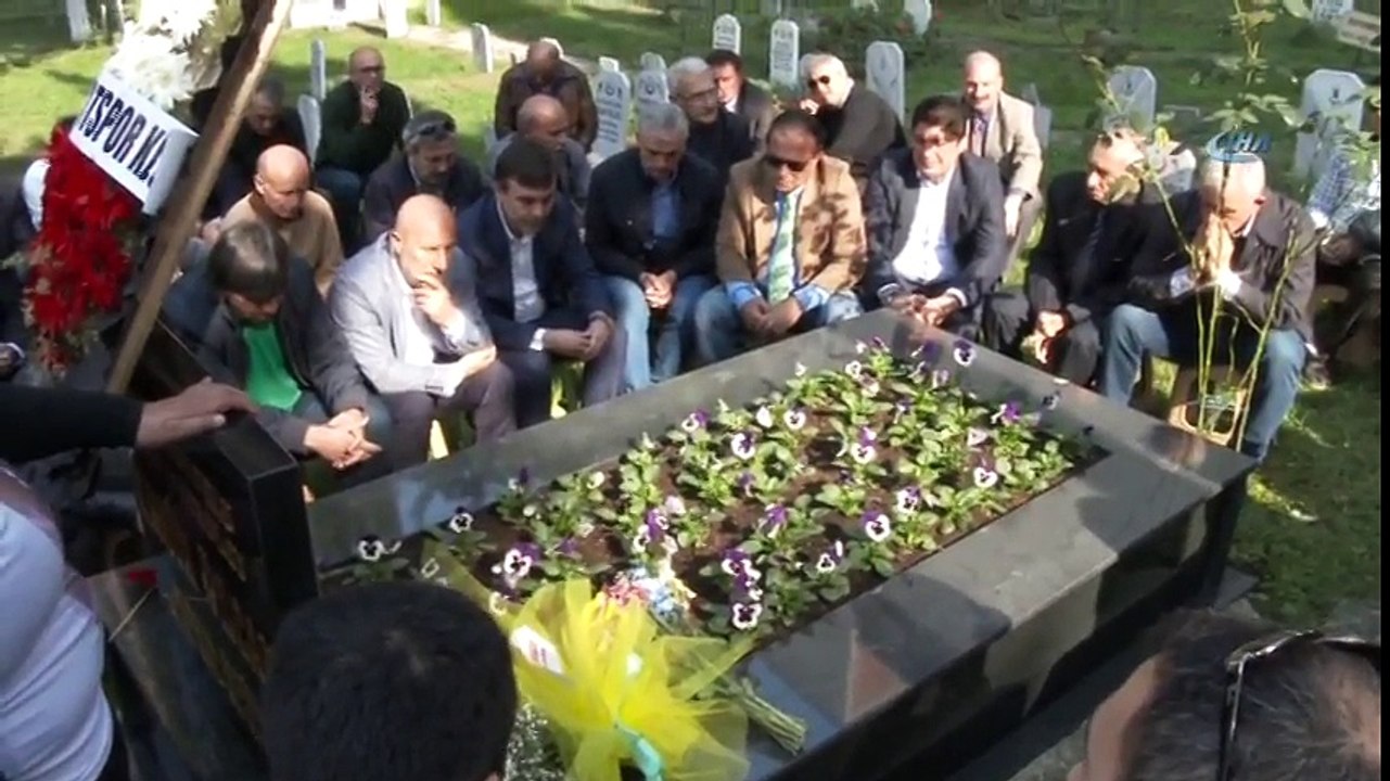 Kadir Özcan Mezarı Başında Anıldı