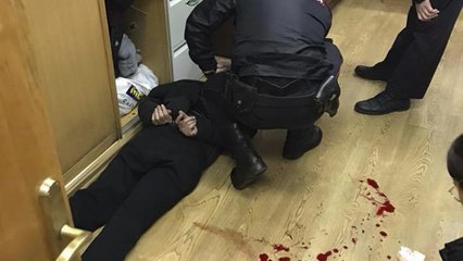 Rus gazeteci çalıştığı radyoda boğazından bıçaklandı