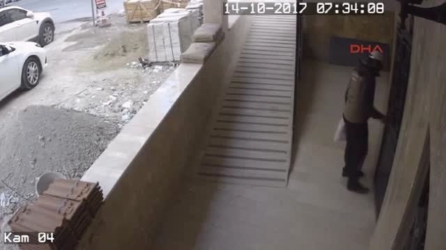 Denizli Ülkeyi Dolaşıp Camileri Soyan Hırsız Kameraya Yakalandı