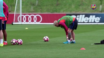Messi humilie Luis Suarez à l'entrainement !