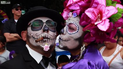 Download Video: Thousands participate in Mexico City's Catrines parade